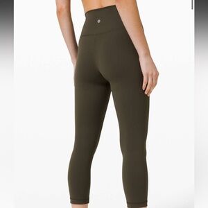 LULULEMON Wunder Train High Rise Crops 21” Size 4